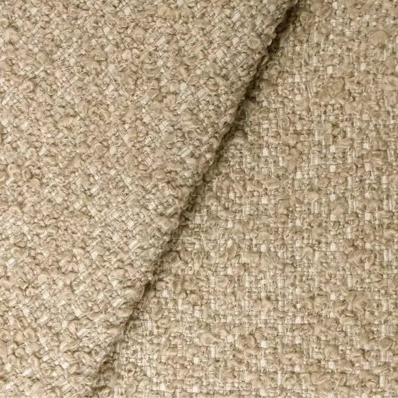 Poltrona girevole imbottita con struttura in legno di pino