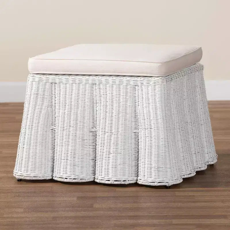 Pouff in Rattan con Motivo a Conchiglia
