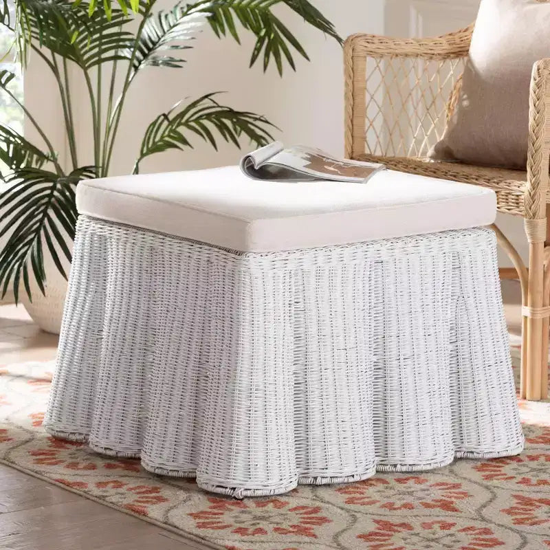 Pouff in Rattan con Motivo a Conchiglia